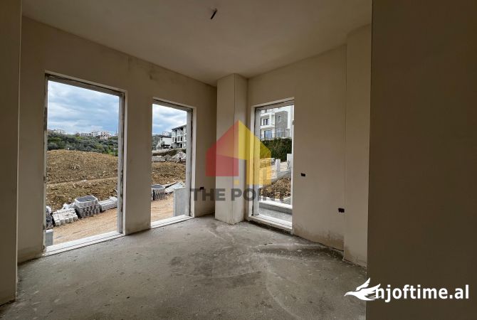 Shtepi ne shitje Vila Luksoze ne Tirane, 3+1, Mobilimi Bosh, pa mobiluar, Pagesa 700,000  Euro.