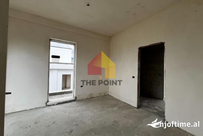 Shtepi ne shitje Vila Luksoze ne Tirane, 3+1, Mobilimi Bosh, pa mobiluar, Pagesa 600,000  Euro.