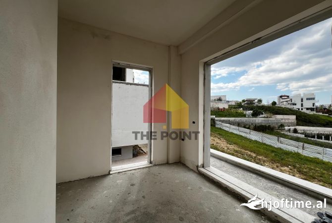 Shtepi ne shitje Vila Luksoze ne Tirane, 3+1, Mobilimi Bosh, pa mobiluar, Pagesa 600,000  Euro.