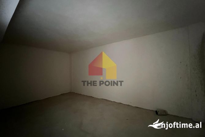 Shtepi ne shitje Vila Luksoze ne Tirane, 3+1, Mobilimi Bosh, pa mobiluar, Pagesa 600,000  Euro.