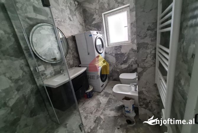 Shtepi ne shitje Apartament ne Tirane, 2+1, Mobilimi E mobiluar, Pagesa 370,200  Euro.