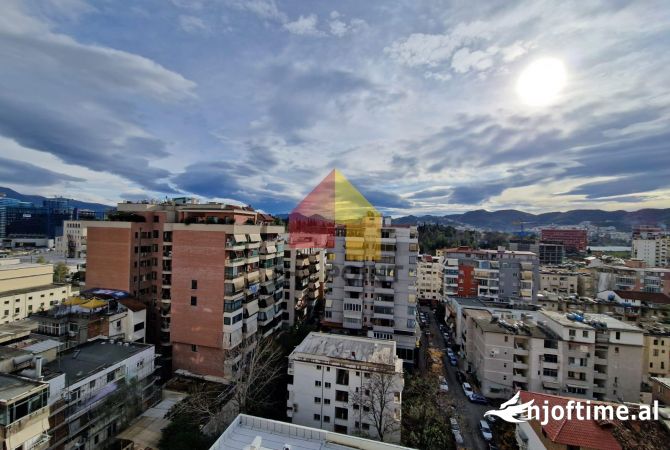 Ambient biznesi me qera 3+1 ne Tirane - 150,000 Leke