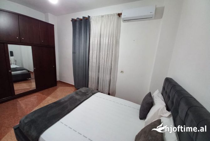 Shtepi me qera Apartament ne Tirane, 1+1, Mobilimi E mobiluar, Pagesa 360  Euro.