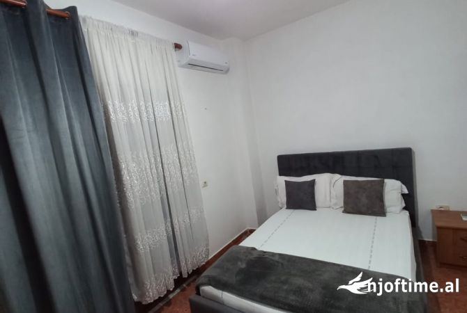 Shtepi me qera Apartament ne Tirane, 1+1, Mobilimi E mobiluar, Pagesa 360  Euro.