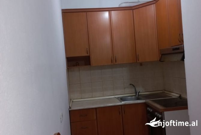 Shtepi me qera Apartament ne Tirane, 1+1, Mobilimi E mobiluar, Pagesa 360  Euro.