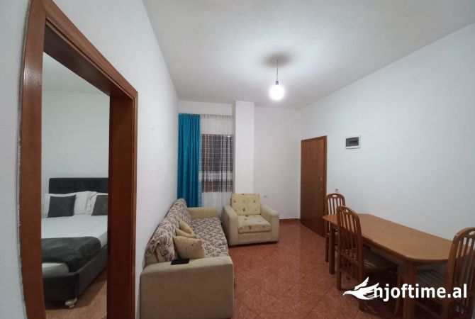 Shtepi me qera Apartament ne Tirane, 1+1, Mobilimi E mobiluar, Pagesa 360  Euro.