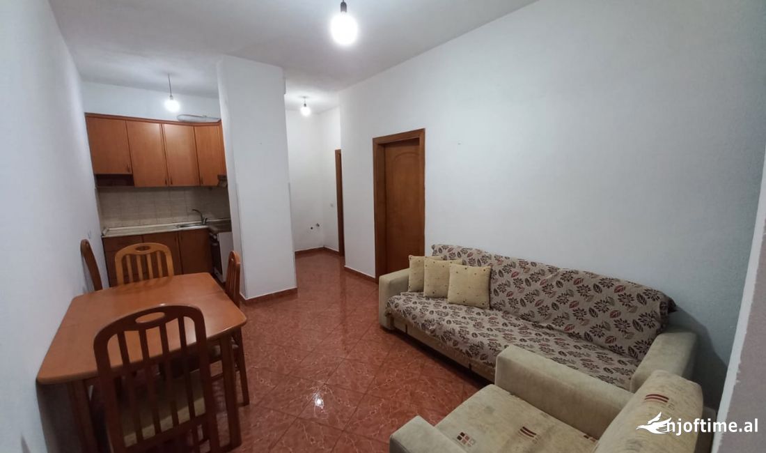 Shtepi me qera Apartament ne Tirane, 1+1, Mobilimi E mobiluar, Pagesa 360  Euro.