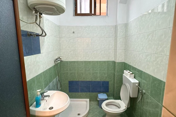 Shtepi me qera Apartament ne Tirane, 1+1, Mobilimi E mobiluar, Pagesa 370  Euro.