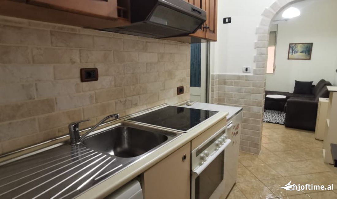 Shtepi me qera Apartament ne Tirane, 1+1, Mobilimi E mobiluar, Pagesa 440  Euro.