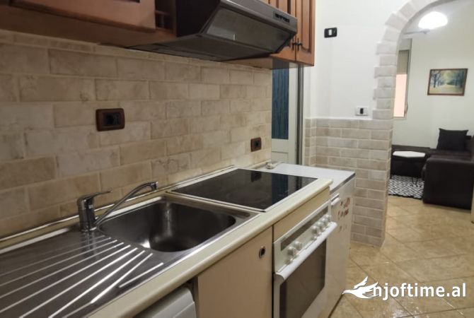 Shtepi me qera 1+1 ne Tirane - 440 Euro