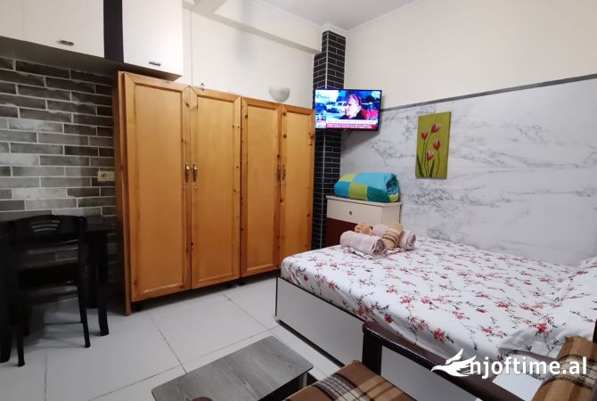 Ambjent I kompletuar ,6mi. Nga bukevardi I Ri,kondivioner,,internet ,etj