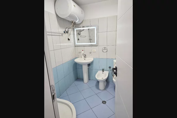 Shtepi ne shitje Apartament ne Tirane, 1+1, Mobilimi E mobiluar, Pagesa 95,000  Euro.