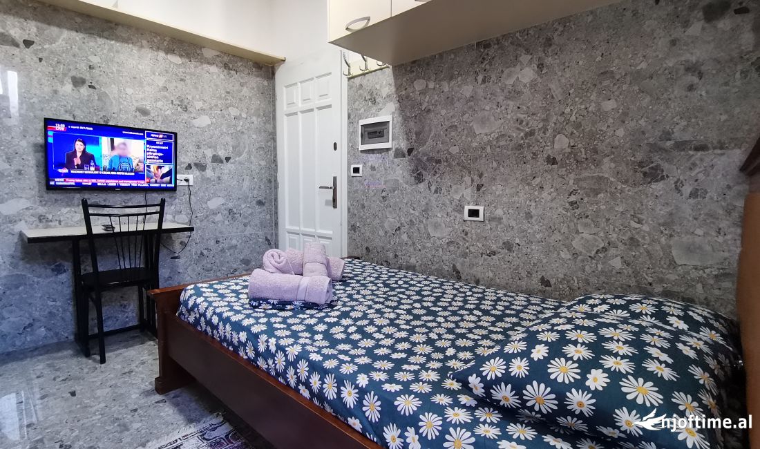 Shtepi me qera Apartament ne Tirane, Garsoniere, Mobilimi E mobiluar, Pagesa 299  Euro.