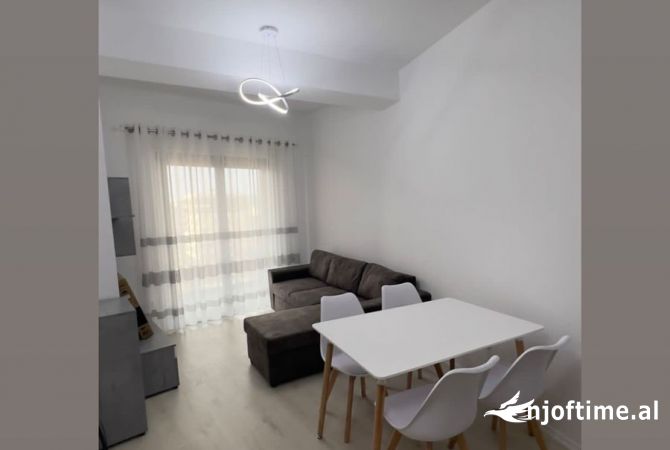 Shtepi me qera 2+1 ne Tirane - 53,000 Leke