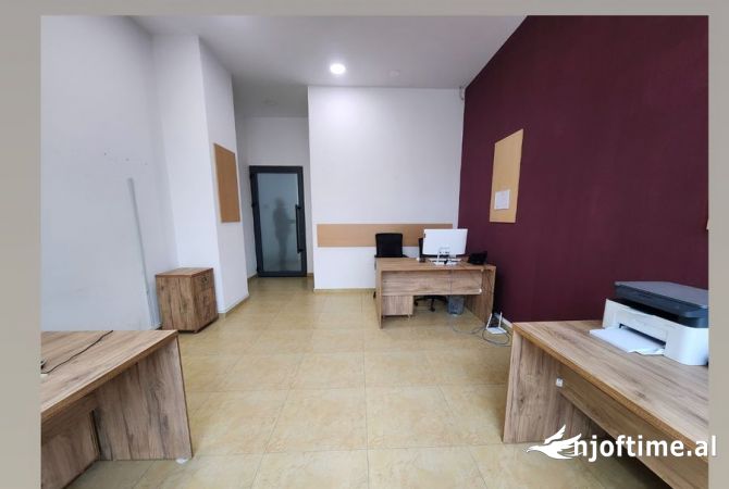 Ambient biznesi me qera 3+1 ne Tirane - 47,000 Leke