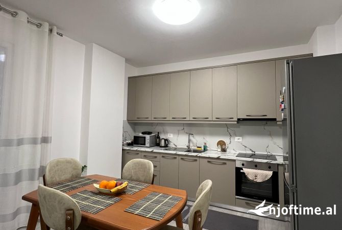 Shtepi me qera 2+1 ne Tirane - 730 Euro