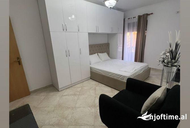 Shtepi me qera Garsoniere ne Tirane - 450 Euro