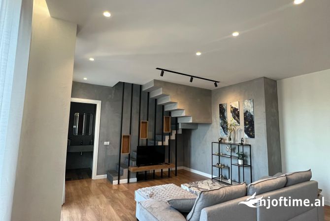 Shtepi me qera 2+1 ne Tirane - 1,900 Euro