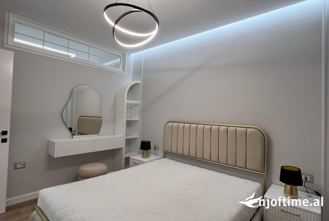 Shtepi me qera 2+1 ne Tirane - 900 Euro