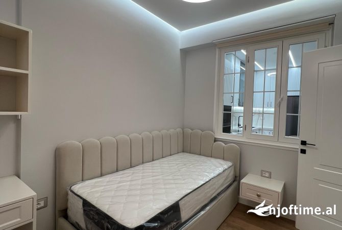 Shtepi me qera Apartament ne Tirane, 2+1, Mobilimi E mobiluar, Pagesa 900  Euro.
