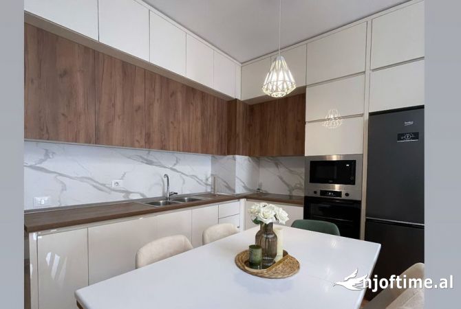 Shtepi me qera 2+1 ne Tirane - 1,200 Euro