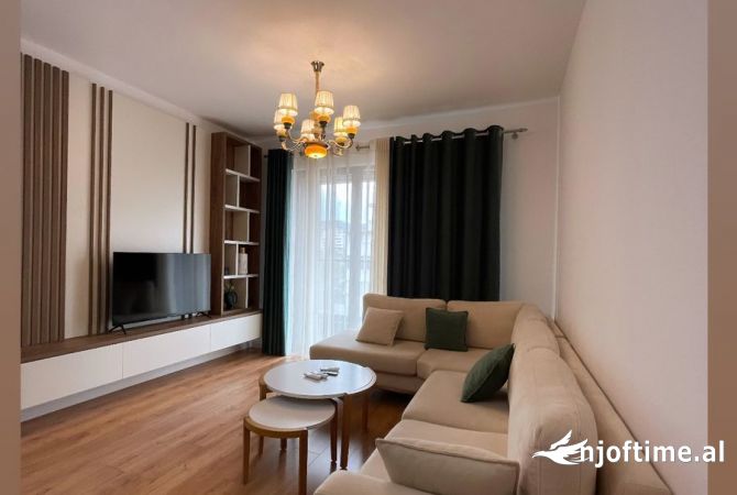 Shtepi me qera 2+1 ne Tirane - 1,200 Euro