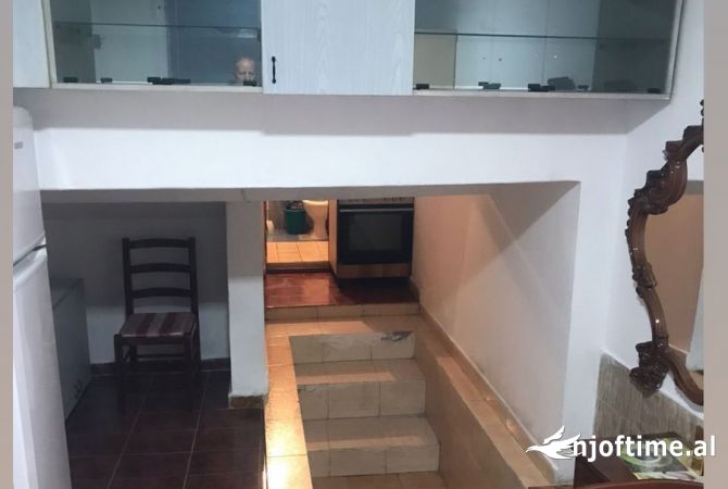 Shtepi me qera Shtepi Private ne Tirane, Garsoniere, Mobilimi E mobiluar, Pagesa 18,000  Leke.