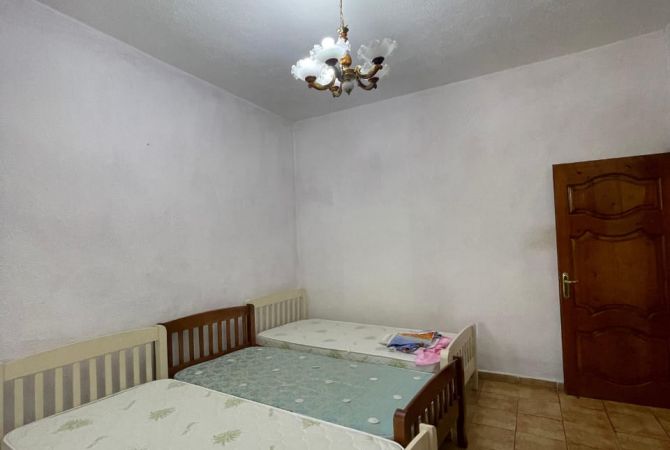 Shtepi me qera Shtepi Private ne Tirane, 1+1, Mobilimi E mobiluar, Pagesa 40,000  Leke.