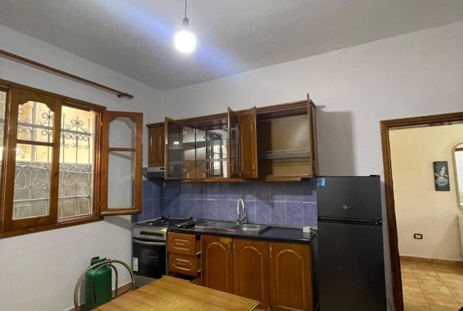 Shtepi me qera 1+1 ne Tirane - 40,000 Leke