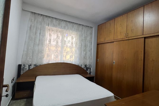 Shtepi me qera Apartament ne Tirane, 3+1, Mobilimi E mobiluar, Pagesa 650  Euro.