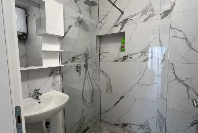 Shtepi me qera Apartament ne Tirane, 2+1, Mobilimi E mobiluar, Pagesa 750  Euro.