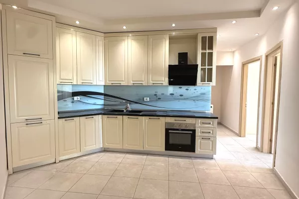 Shtepi ne shitje Apartament ne Tirane, 2+1, Mobilimi E mobiluar, Pagesa 158,000  Euro.