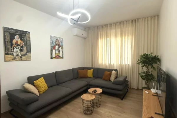 Shtepi me qera 2+1 ne Tirane - 950 Euro