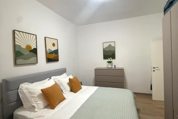 Shtepi me qera 2+1 ne Tirane - 950 Euro