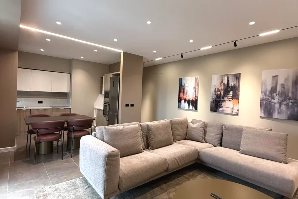 Shtepi me qera 2+1 ne Tirane - 2,200 Euro