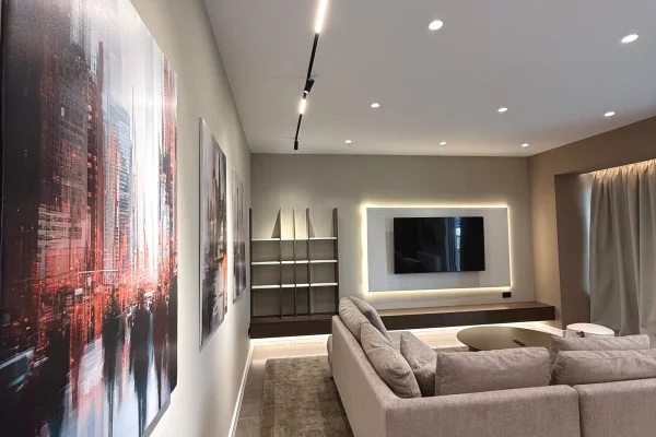 Shtepi me qera 2+1 ne Tirane - 2,200 Euro