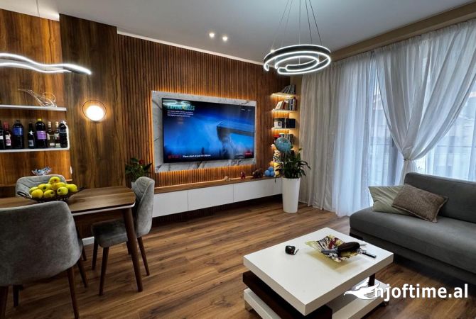 Shtepi ne shitje Apartament ne Tirane, 2+1, Mobilimi E mobiluar, Pagesa 215,000  Euro.