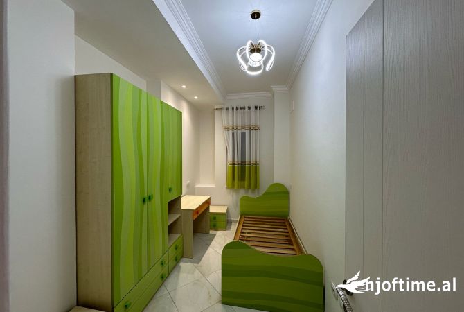 Shtepi ne shitje Apartament ne Tirane, 2+1, Mobilimi E mobiluar, Pagesa 227,000  Euro.