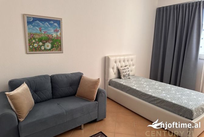 Shtepi me qera 2+1 ne Tirane - 700 Euro