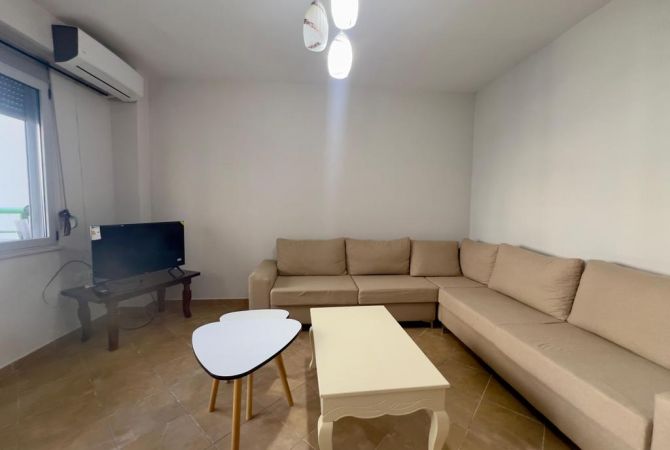 Shtepi me qera Apartament ne Tirane, 1+1, Mobilimi E mobiluar, Pagesa 550  Euro.