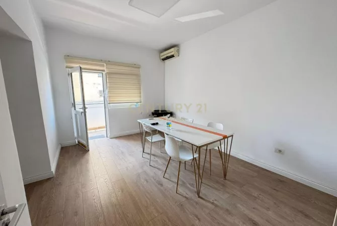 Ambiente Commerciale in Affitto 3+1 a Tirana - 850 Euro