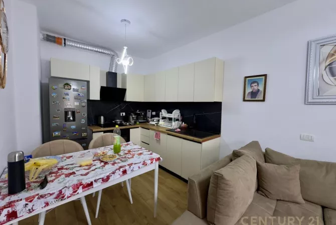 Shtepi me qera 2+1 ne Tirane - 650 Euro