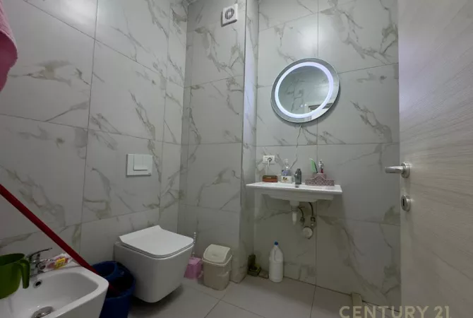 Shtepi me qera Apartament ne Tirane, 2+1, Mobilimi E mobiluar, Pagesa 650  Euro.