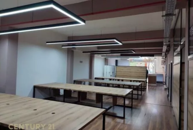 Ambient biznesi me qera 3+1 ne Tirane - 2,800 Euro