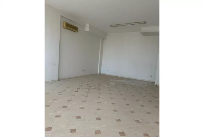 PER SHITJE, NJESI 240 M2 PRANE MINISTRISE SE JASHTME !