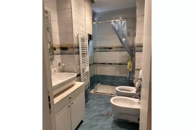 Shtepi ne shitje Apartament ne Tirane, 2+1, Mobilimi E mobiluar, Pagesa 280,000  Euro.