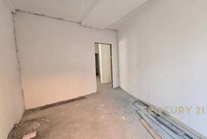 Shtepi ne shitje Apartament ne Tirane, 1+1, Mobilimi Bosh, pa mobiluar, Pagesa 150,000  Euro.