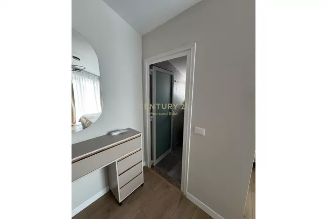 Shtepi me qera Vila Luksoze ne Tirane, 2+1, Mobilimi E mobiluar, Pagesa 1,200  Euro.