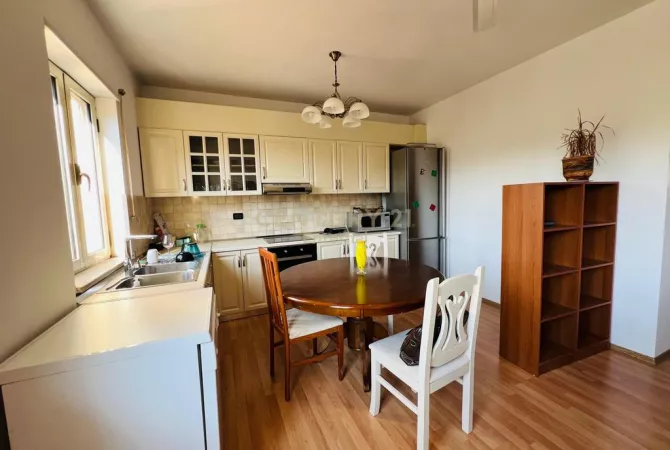 Zyre 3+1+2 Me Qira te Prane Ambasades Amerikane