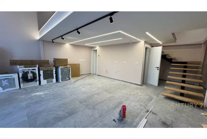 DYQAN CORNER PER QIRA TEK ''TIRANA GOLDEN PARK 3'' !